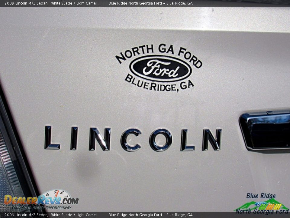 2009 Lincoln MKS Sedan White Suede / Light Camel Photo #36