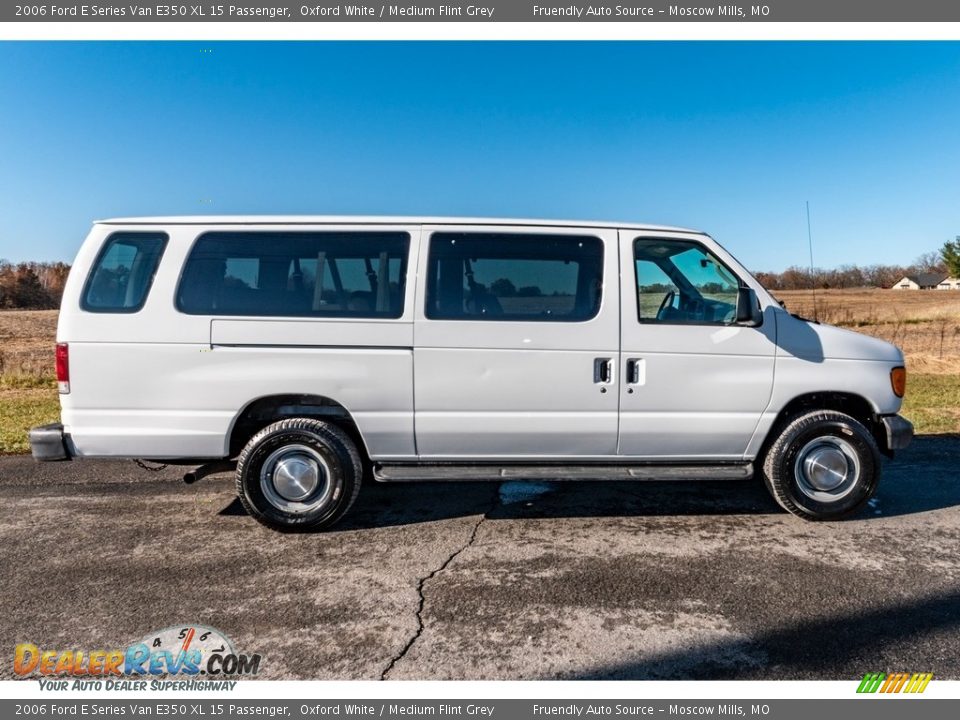 2006 Ford E Series Van E350 XL 15 Passenger Oxford White / Medium Flint Grey Photo #3