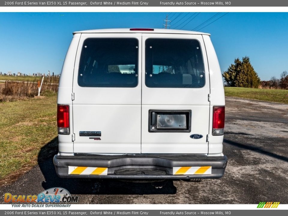 2006 Ford E Series Van E350 XL 15 Passenger Oxford White / Medium Flint Grey Photo #5