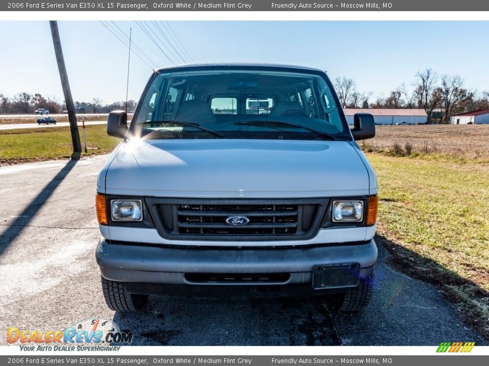 2006 Ford E Series Van E350 XL 15 Passenger Oxford White / Medium Flint Grey Photo #9
