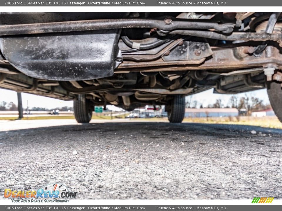 2006 Ford E Series Van E350 XL 15 Passenger Oxford White / Medium Flint Grey Photo #10