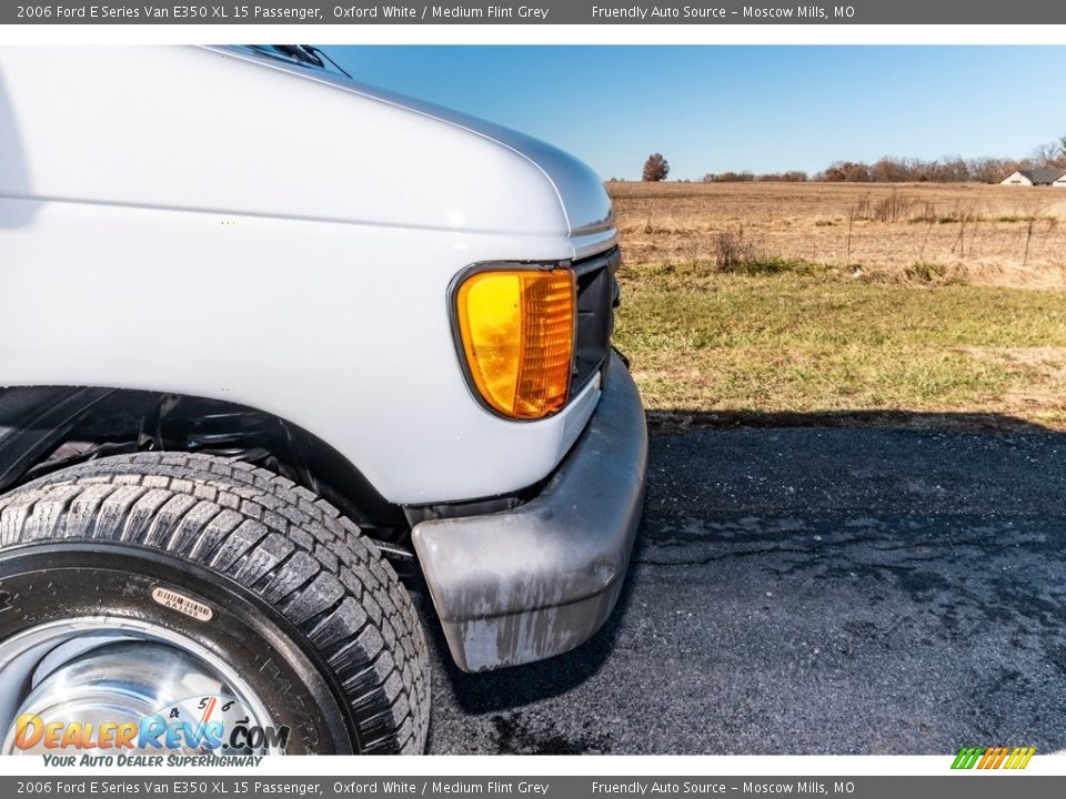 2006 Ford E Series Van E350 XL 15 Passenger Oxford White / Medium Flint Grey Photo #11