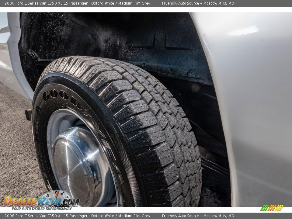 2006 Ford E Series Van E350 XL 15 Passenger Oxford White / Medium Flint Grey Photo #13