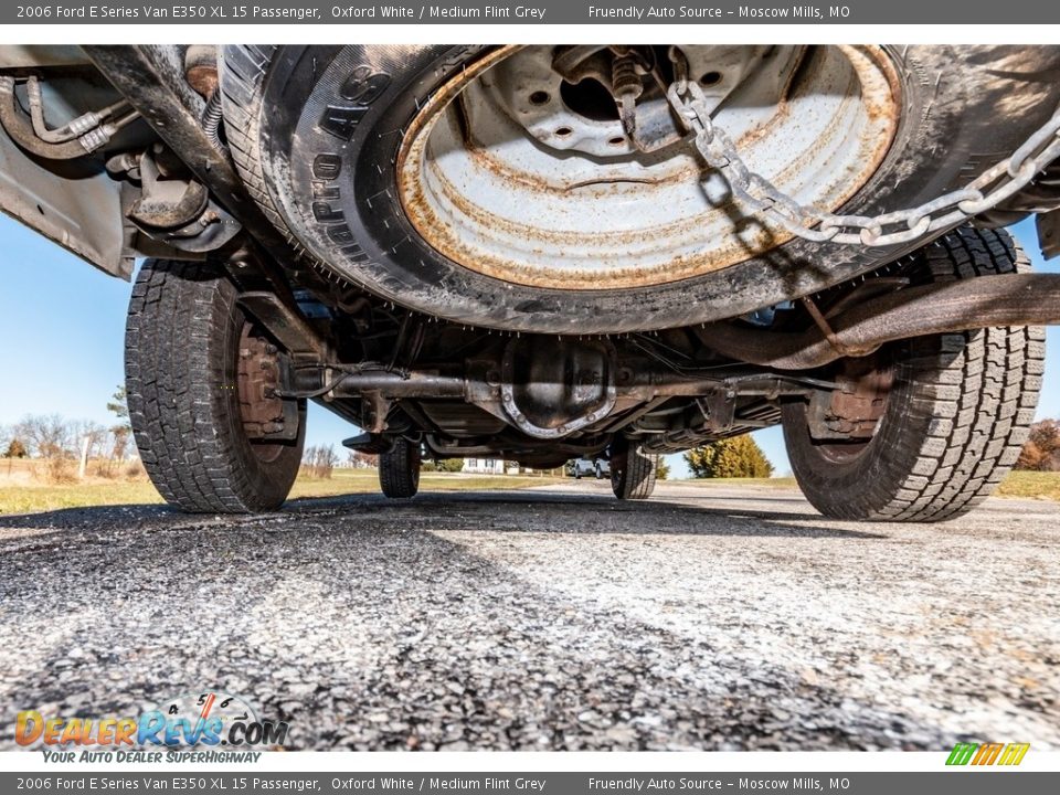 2006 Ford E Series Van E350 XL 15 Passenger Oxford White / Medium Flint Grey Photo #14