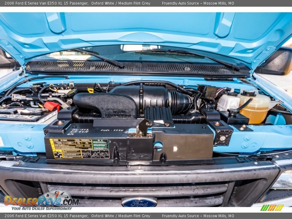 2006 Ford E Series Van E350 XL 15 Passenger Oxford White / Medium Flint Grey Photo #17
