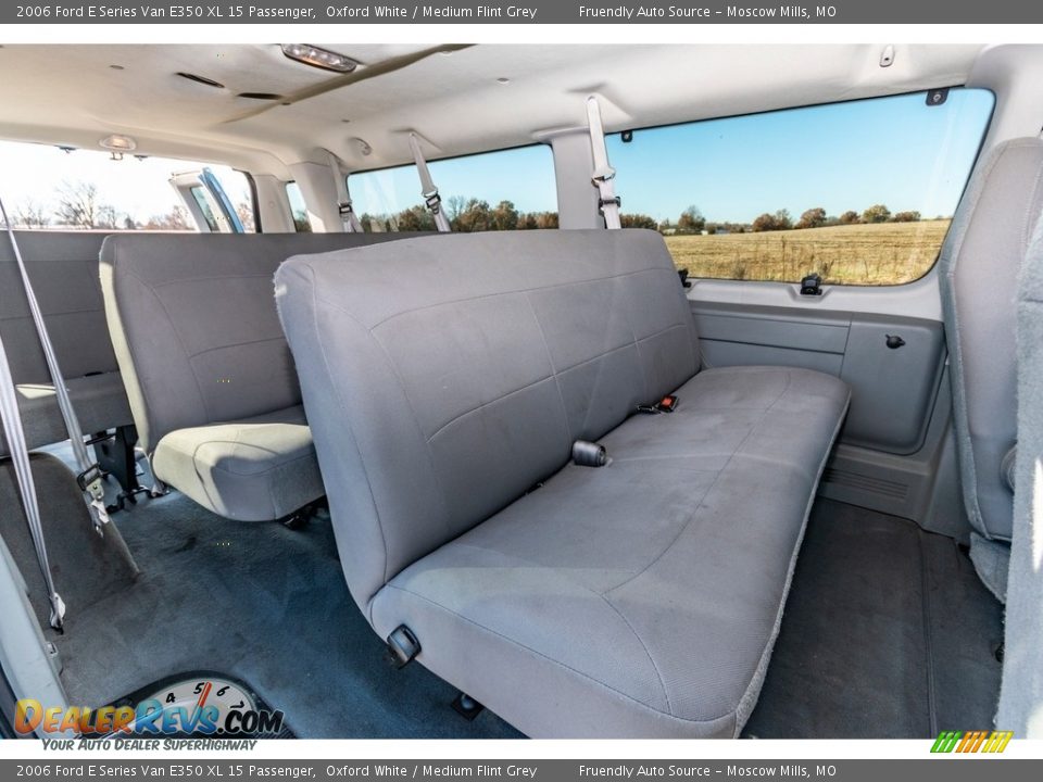 2006 Ford E Series Van E350 XL 15 Passenger Oxford White / Medium Flint Grey Photo #18