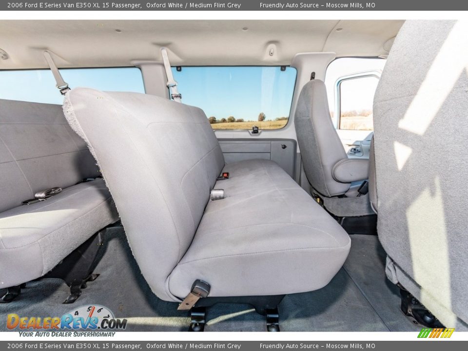 2006 Ford E Series Van E350 XL 15 Passenger Oxford White / Medium Flint Grey Photo #19
