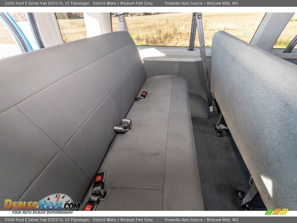 2006 Ford E Series Van E350 XL 15 Passenger Oxford White / Medium Flint Grey Photo #21