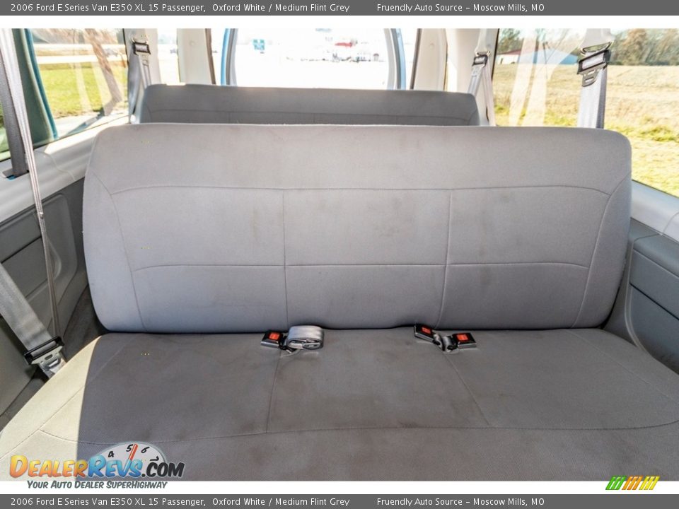 2006 Ford E Series Van E350 XL 15 Passenger Oxford White / Medium Flint Grey Photo #23