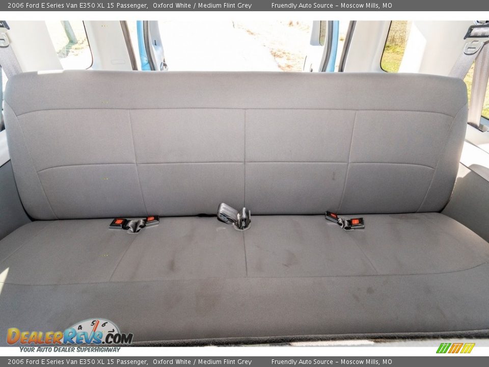 2006 Ford E Series Van E350 XL 15 Passenger Oxford White / Medium Flint Grey Photo #24