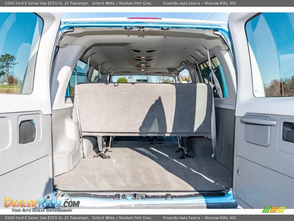 2006 Ford E Series Van E350 XL 15 Passenger Oxford White / Medium Flint Grey Photo #25