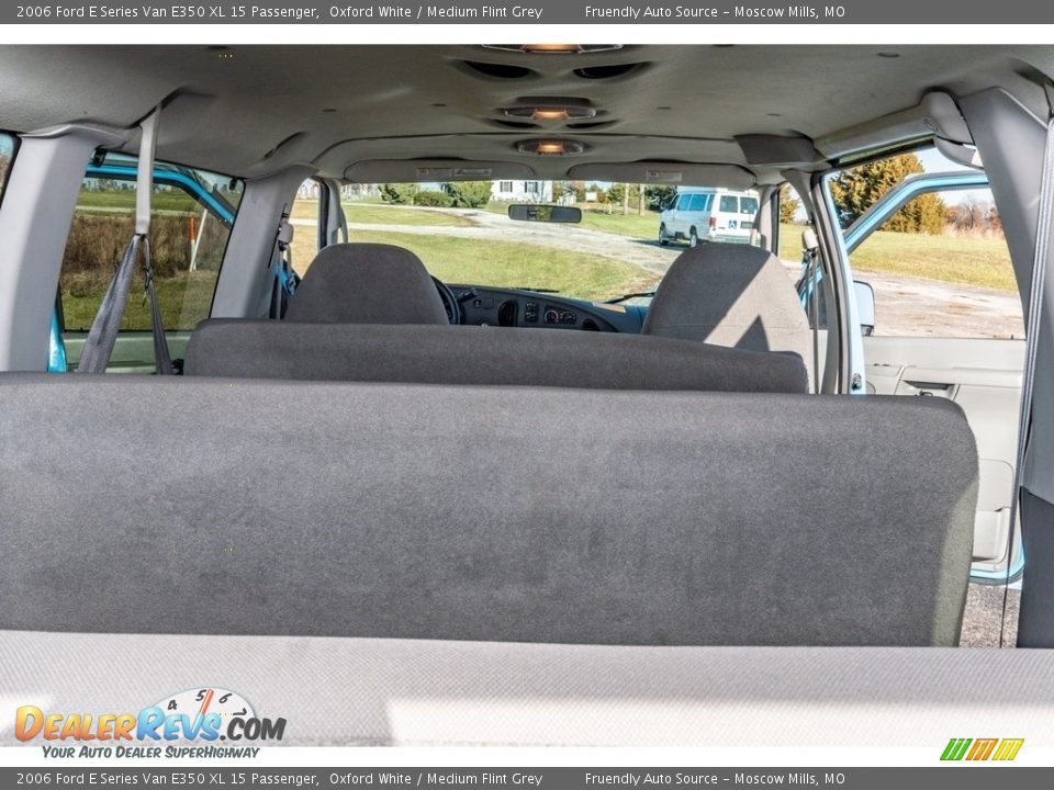 2006 Ford E Series Van E350 XL 15 Passenger Oxford White / Medium Flint Grey Photo #26