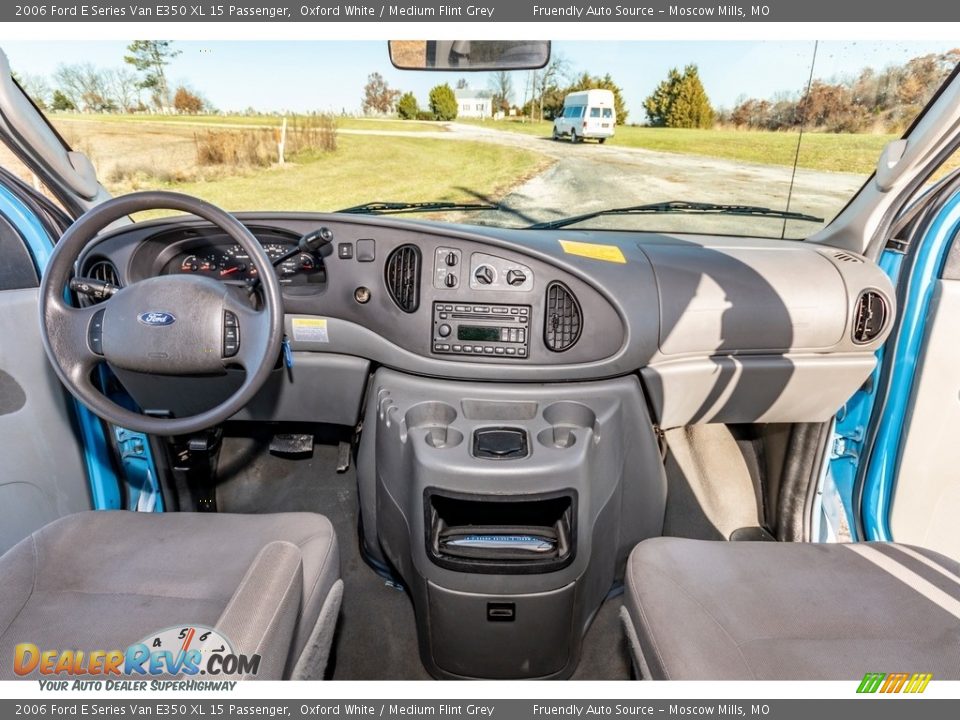 2006 Ford E Series Van E350 XL 15 Passenger Oxford White / Medium Flint Grey Photo #35