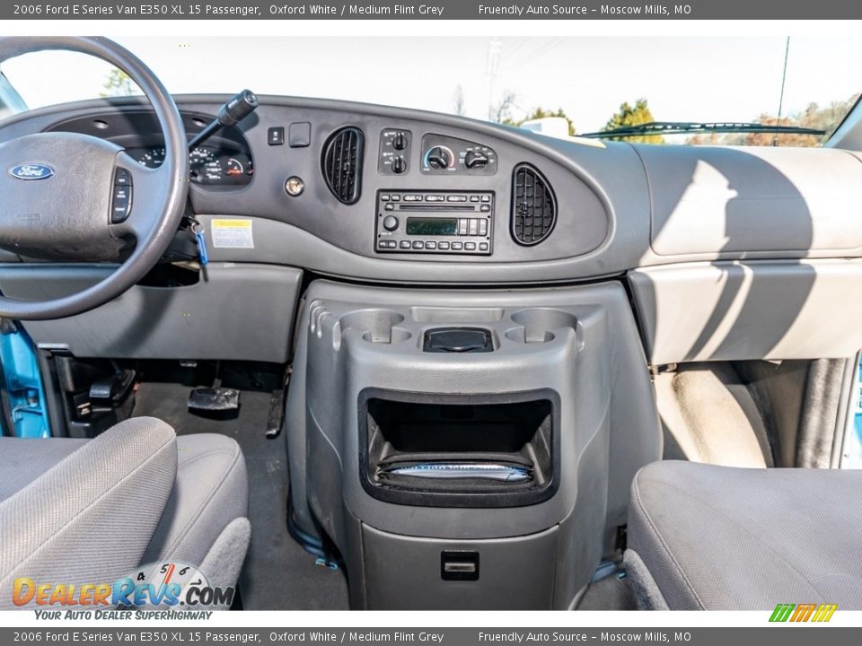 2006 Ford E Series Van E350 XL 15 Passenger Oxford White / Medium Flint Grey Photo #36