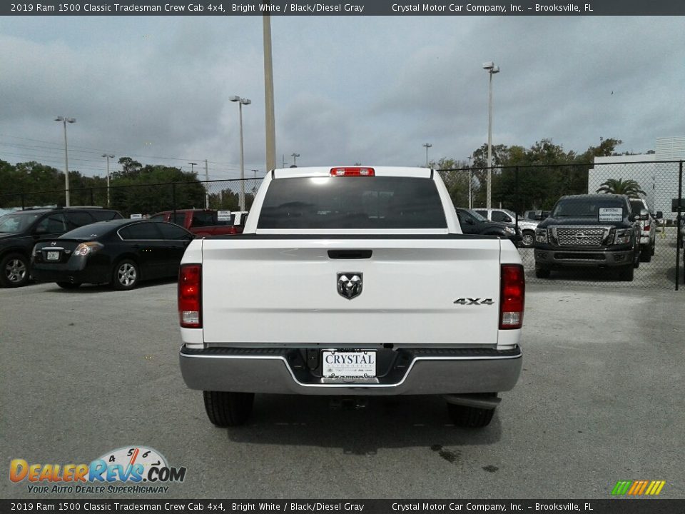 2019 Ram 1500 Classic Tradesman Crew Cab 4x4 Bright White / Black/Diesel Gray Photo #4