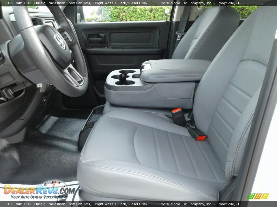 2019 Ram 1500 Classic Tradesman Crew Cab 4x4 Bright White / Black/Diesel Gray Photo #9