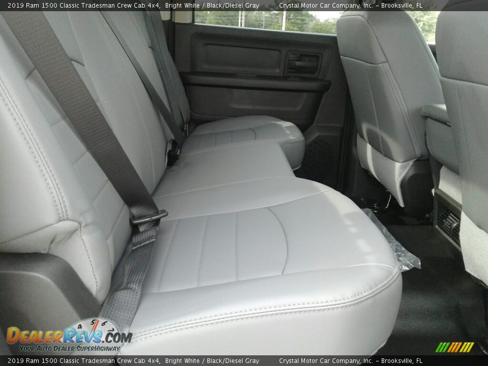 2019 Ram 1500 Classic Tradesman Crew Cab 4x4 Bright White / Black/Diesel Gray Photo #11