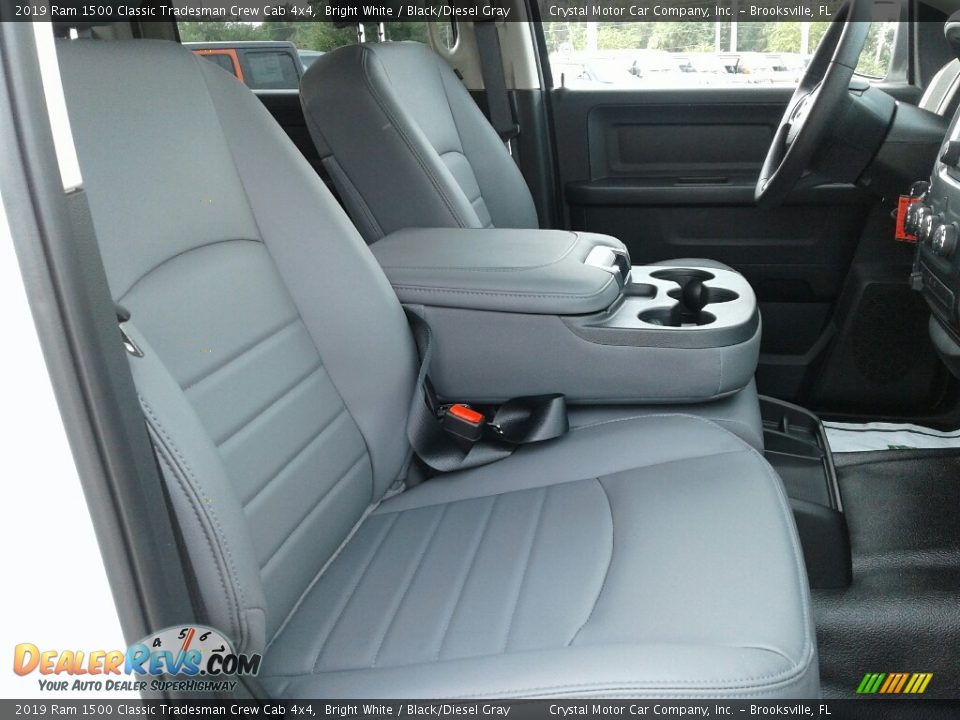 2019 Ram 1500 Classic Tradesman Crew Cab 4x4 Bright White / Black/Diesel Gray Photo #12