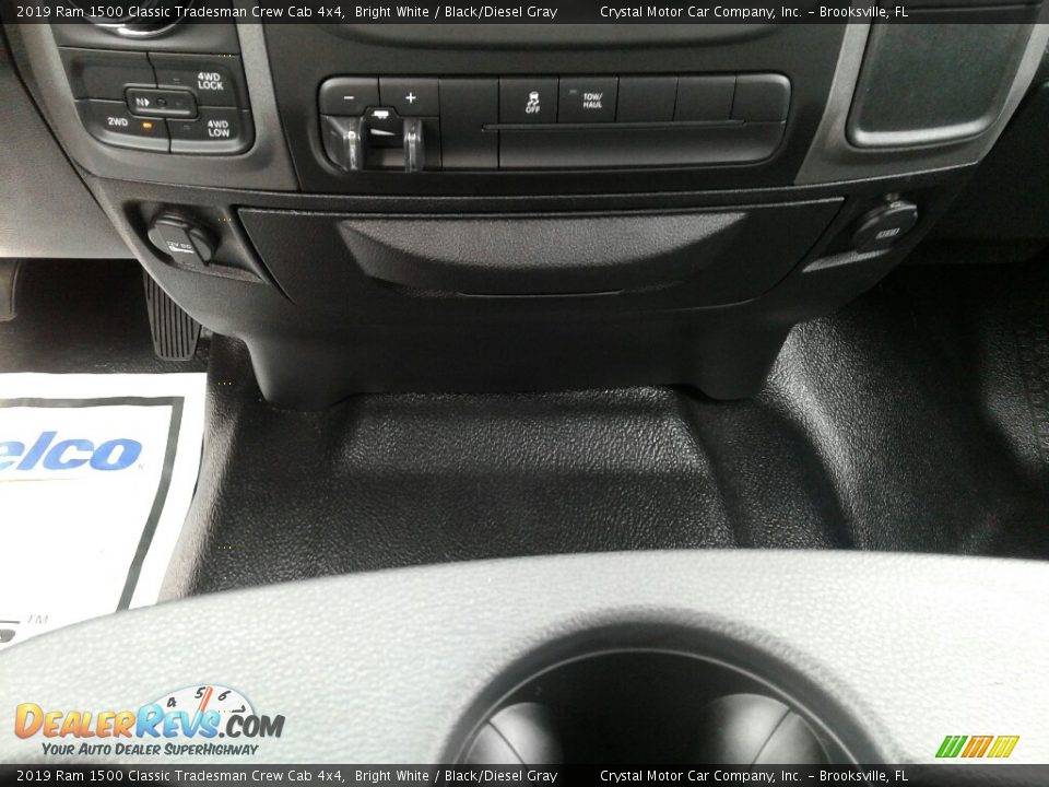 2019 Ram 1500 Classic Tradesman Crew Cab 4x4 Bright White / Black/Diesel Gray Photo #16