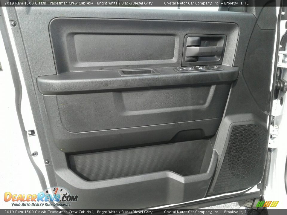 2019 Ram 1500 Classic Tradesman Crew Cab 4x4 Bright White / Black/Diesel Gray Photo #17