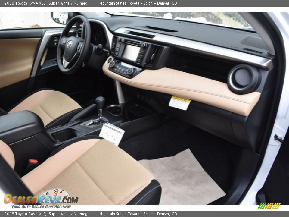 2018 Toyota RAV4 XLE Super White / Nutmeg Photo #11