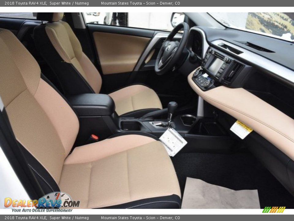 2018 Toyota RAV4 XLE Super White / Nutmeg Photo #12