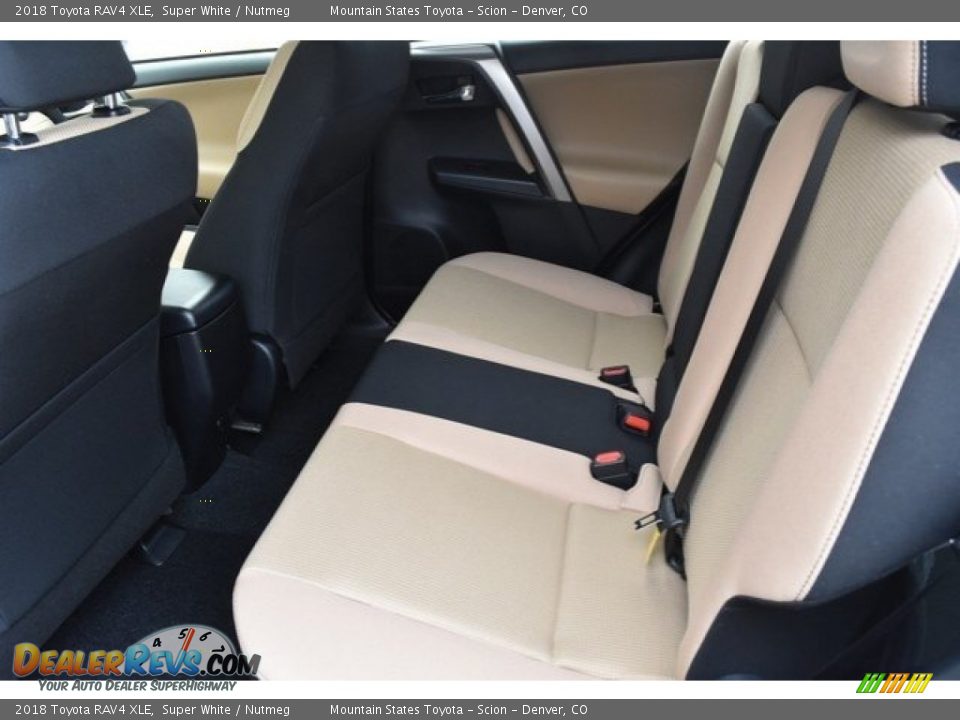 2018 Toyota RAV4 XLE Super White / Nutmeg Photo #15