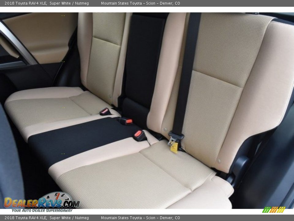 2018 Toyota RAV4 XLE Super White / Nutmeg Photo #16