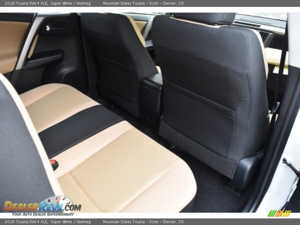 2018 Toyota RAV4 XLE Super White / Nutmeg Photo #17