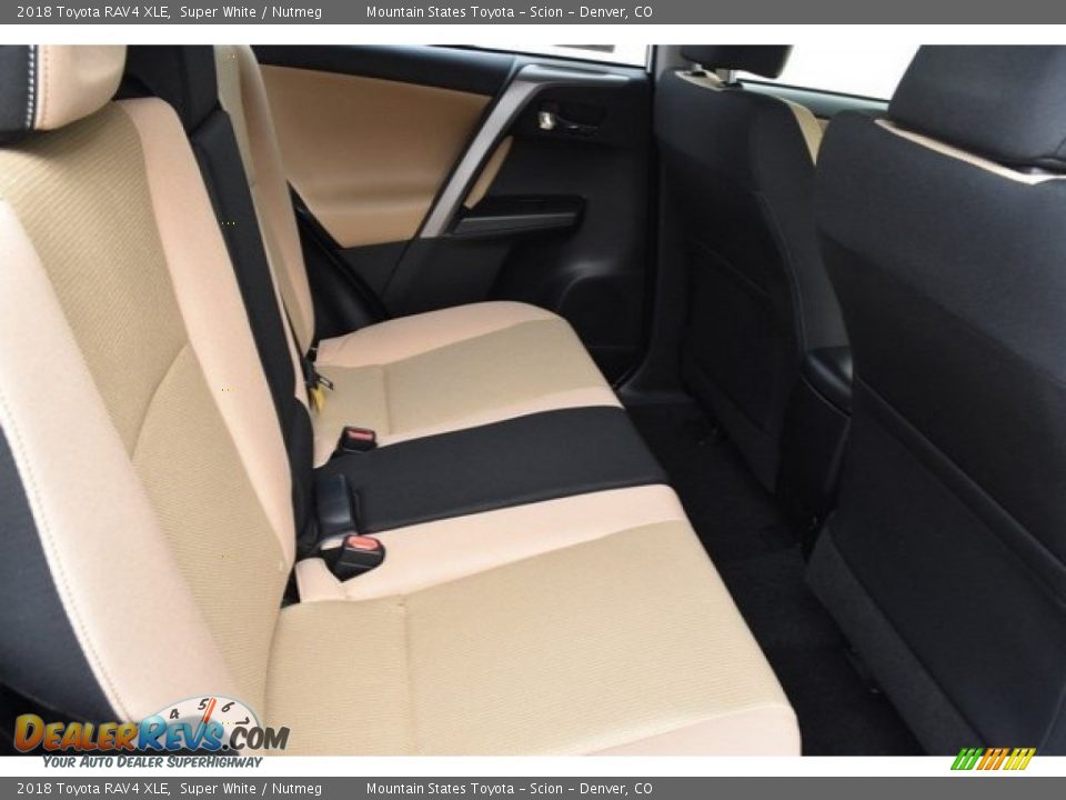 2018 Toyota RAV4 XLE Super White / Nutmeg Photo #18