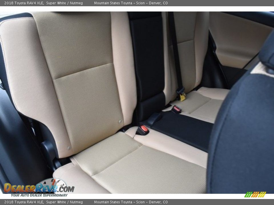 2018 Toyota RAV4 XLE Super White / Nutmeg Photo #19