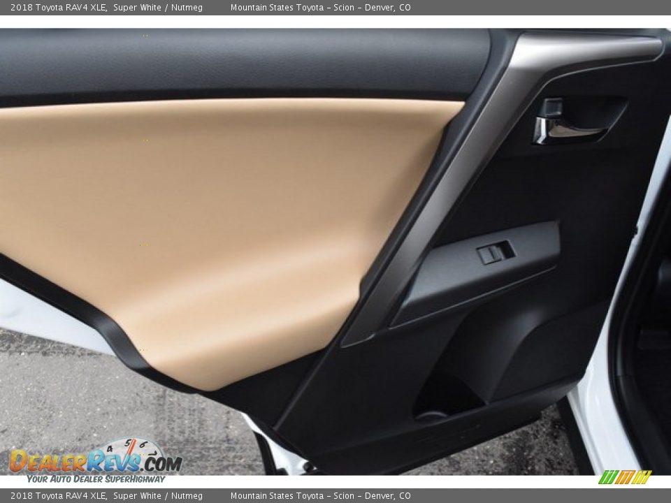 2018 Toyota RAV4 XLE Super White / Nutmeg Photo #21