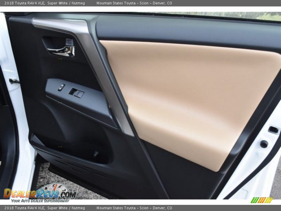 2018 Toyota RAV4 XLE Super White / Nutmeg Photo #22
