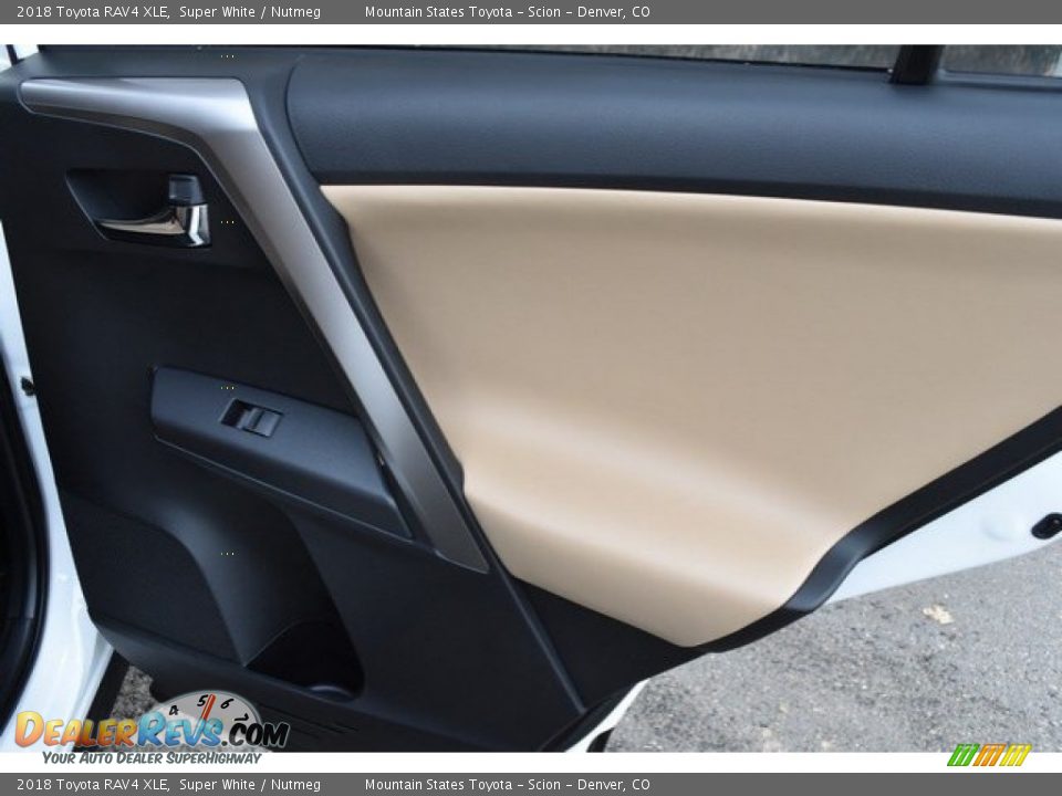 2018 Toyota RAV4 XLE Super White / Nutmeg Photo #23