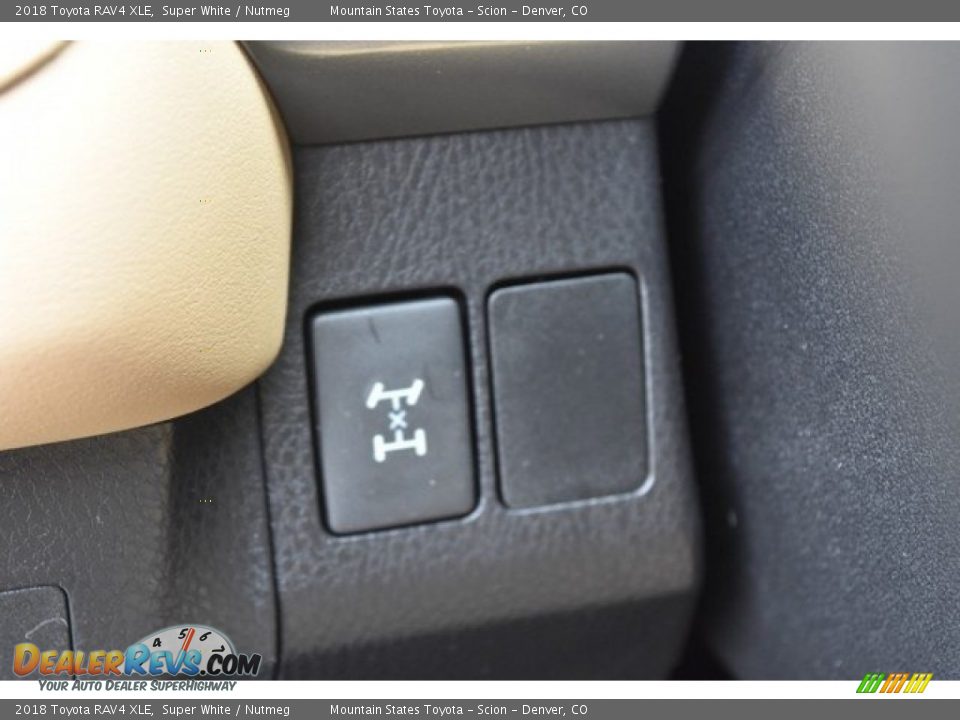2018 Toyota RAV4 XLE Super White / Nutmeg Photo #26