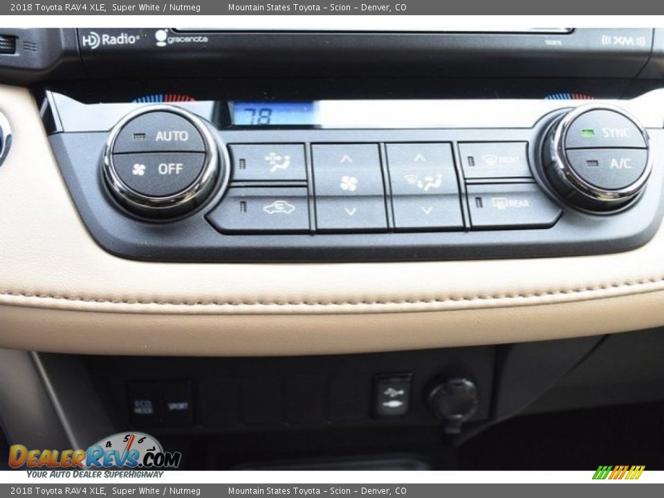 2018 Toyota RAV4 XLE Super White / Nutmeg Photo #30