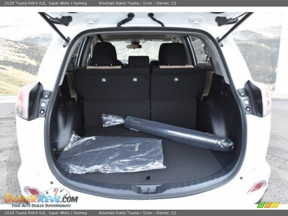 2018 Toyota RAV4 XLE Super White / Nutmeg Photo #31