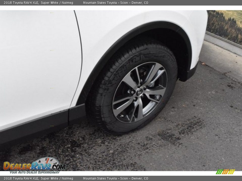 2018 Toyota RAV4 XLE Super White / Nutmeg Photo #36