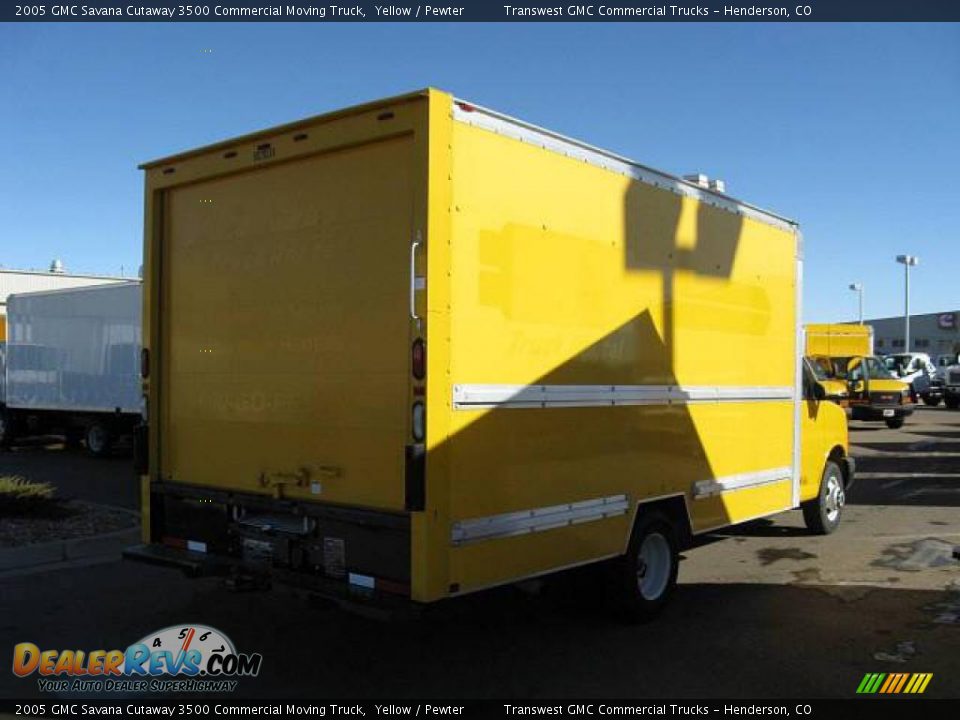 2005 GMC Savana Cutaway 3500 Commercial Moving Truck Yellow / Pewter Photo #4