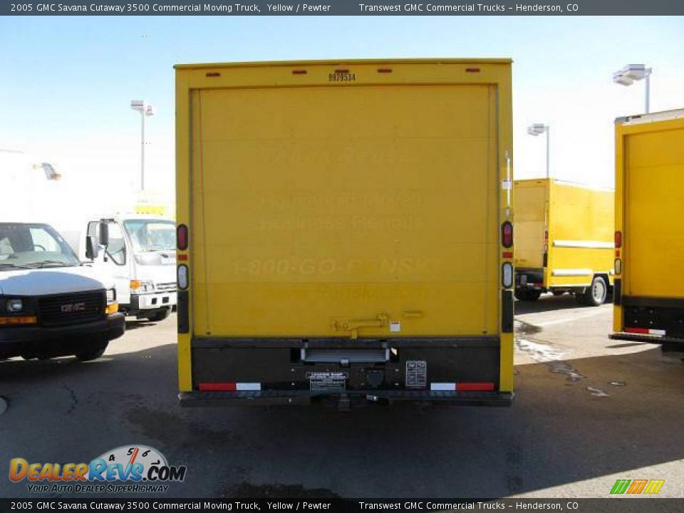 2005 GMC Savana Cutaway 3500 Commercial Moving Truck Yellow / Pewter Photo #6