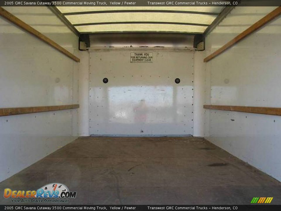 2005 GMC Savana Cutaway 3500 Commercial Moving Truck Yellow / Pewter Photo #7