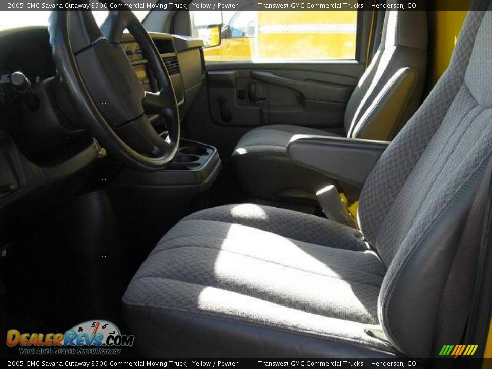 2005 GMC Savana Cutaway 3500 Commercial Moving Truck Yellow / Pewter Photo #9