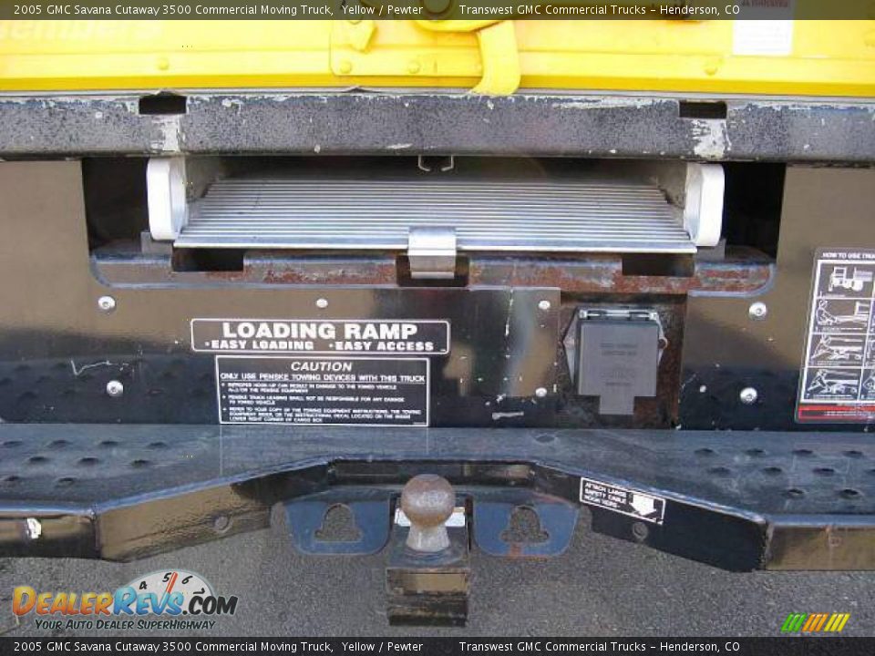 2005 GMC Savana Cutaway 3500 Commercial Moving Truck Yellow / Pewter Photo #13