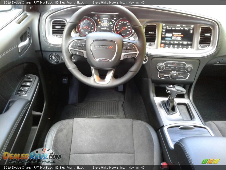 Dashboard of 2019 Dodge Charger R/T Scat Pack Photo #32