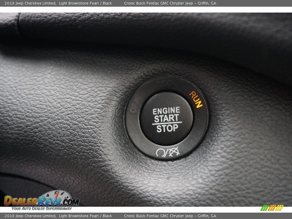 Controls of 2019 Jeep Cherokee Limited Photo #8