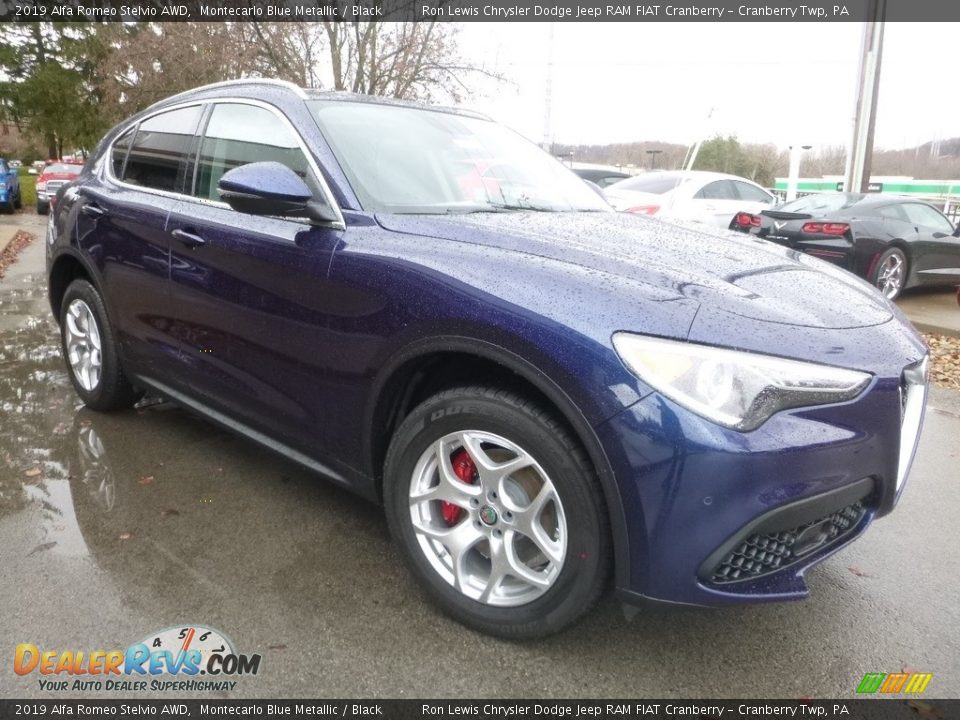Front 3/4 View of 2019 Alfa Romeo Stelvio AWD Photo #11