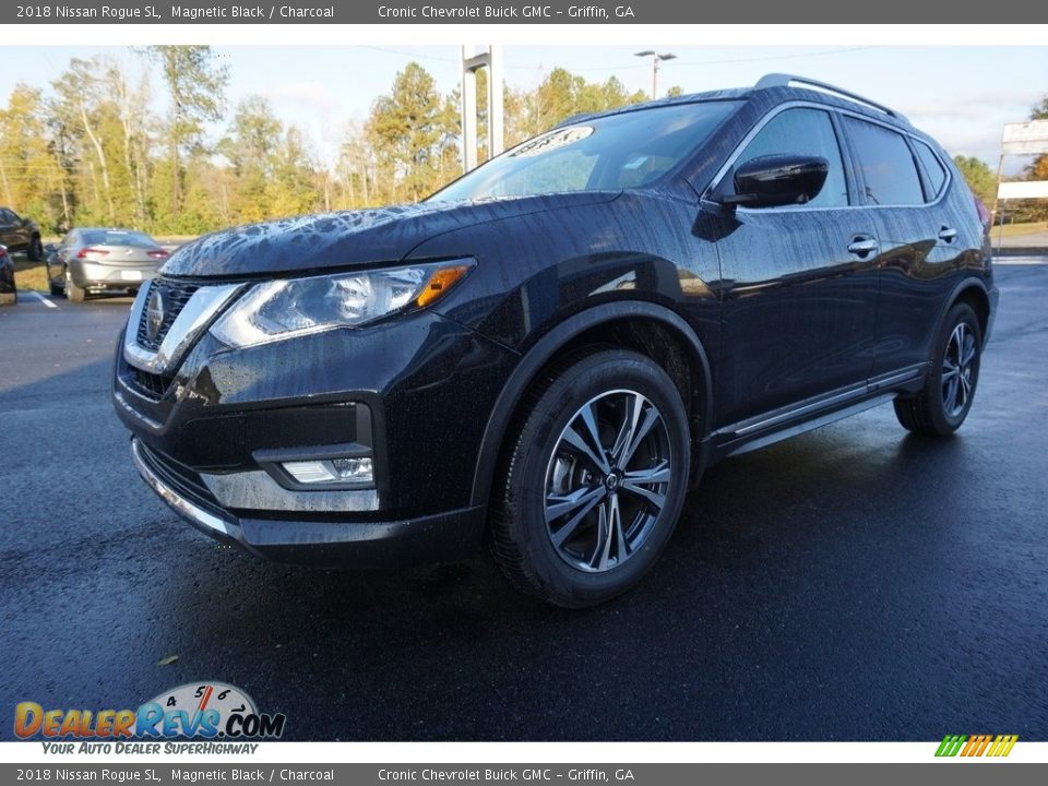 Front 3/4 View of 2018 Nissan Rogue SL Photo #3