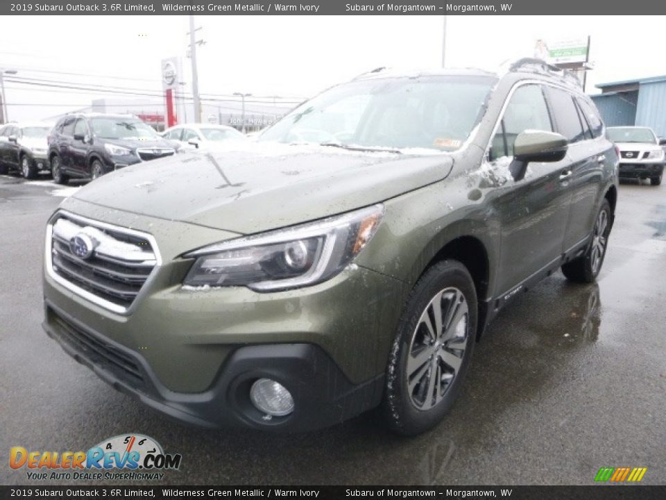 Front 3/4 View of 2019 Subaru Outback 3.6R Limited Photo #8