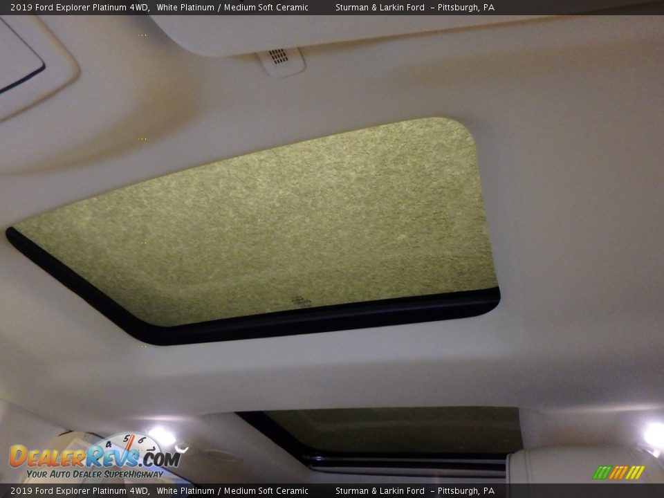 2019 Ford Explorer Platinum 4WD White Platinum / Medium Soft Ceramic Photo #12