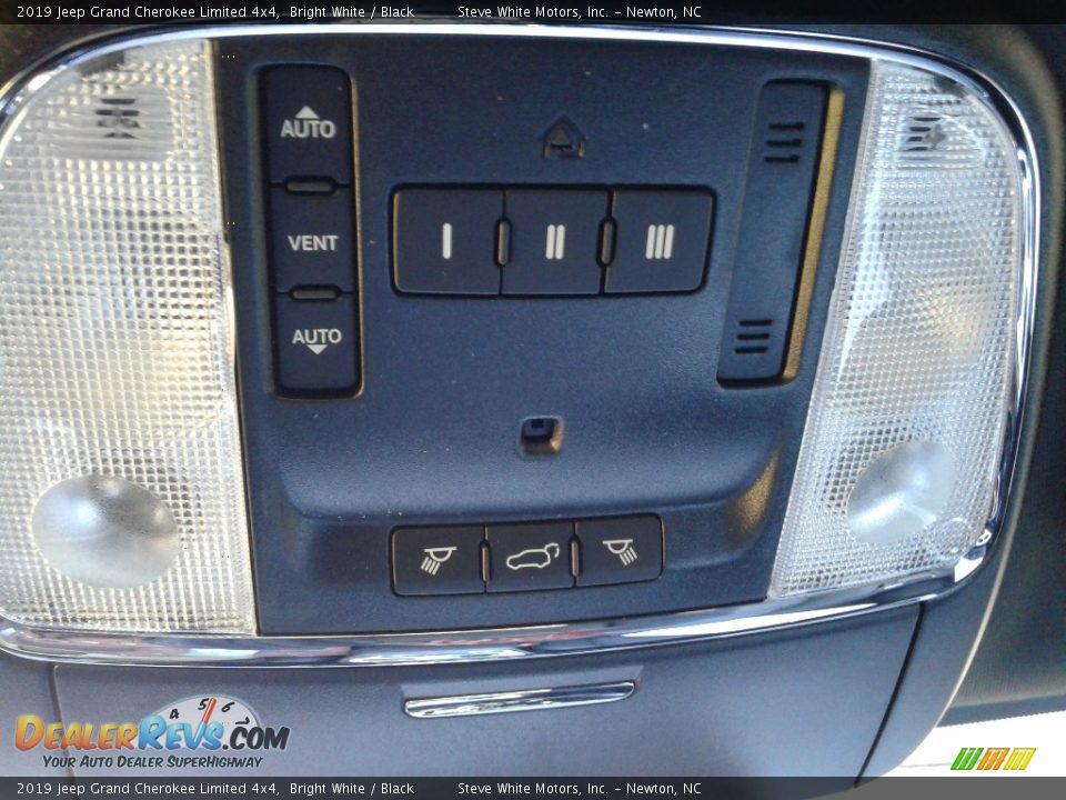 2019 Jeep Grand Cherokee Limited 4x4 Bright White / Black Photo #32